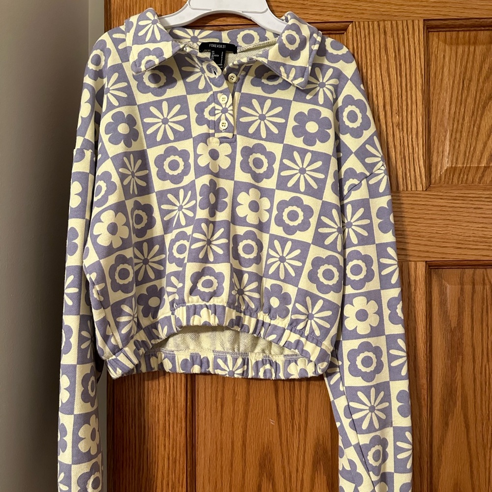 Forever 21 women’s sweatshirt